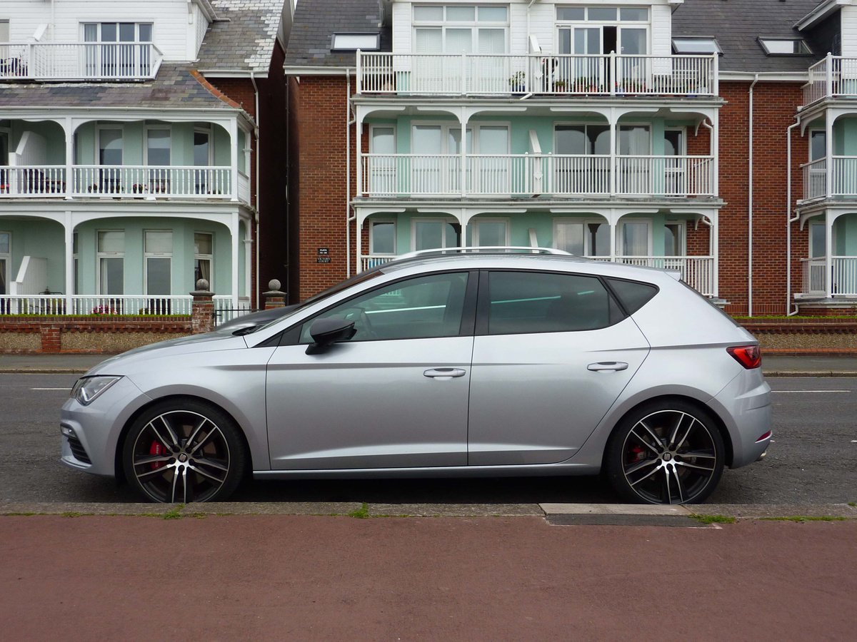 Seat Leon Cupra by Tim Saunders